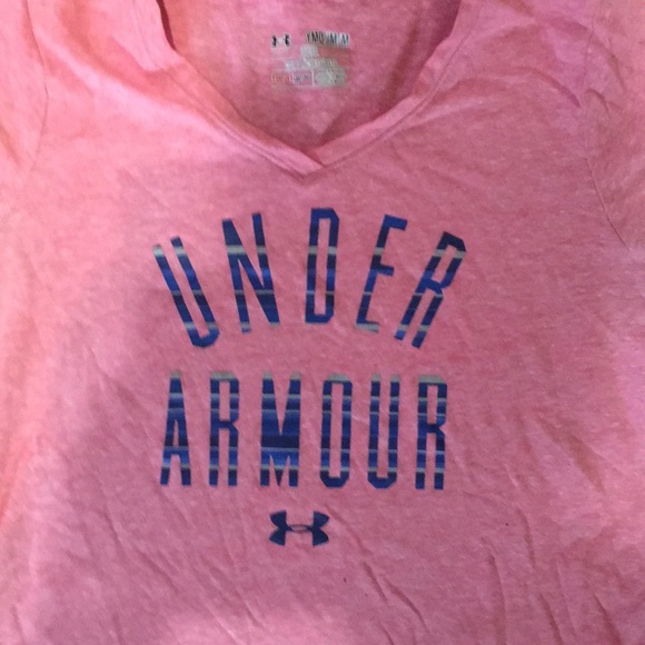 Kids pink under armour vneck tshirt - Picture 2 of 3